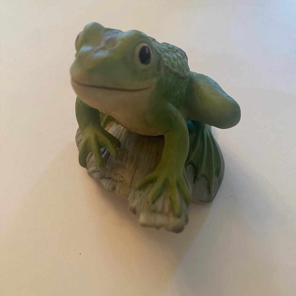 Boehm retired porcelain Green Frog Figurine Model 40124